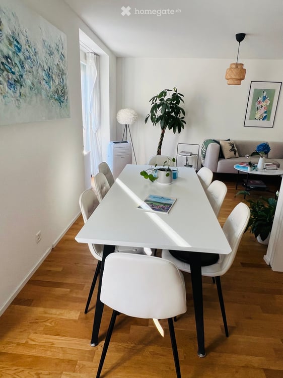 Stylish Furnished 1.5-Room Apartment | 14 m² | Two Private Balconies | Prime Location in Zurich 8004 2