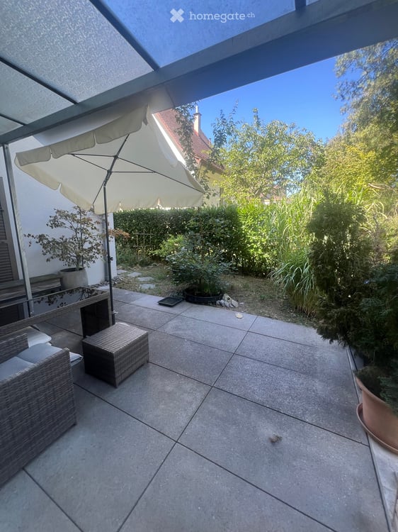 Grosszügige und helle 4.5-Zimmer-Wohnung mit privatem Eingang und grossem Garten 3