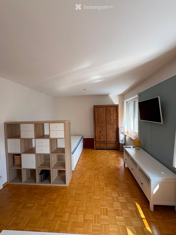 Charmantes 2.5-Zimmer-Apartment im 5. OG mit Balkon und Weitsicht –l 3