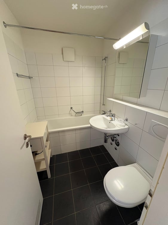 Charmantes 2.5-Zimmer-Apartment im 5. OG mit Balkon und Weitsicht –l 4