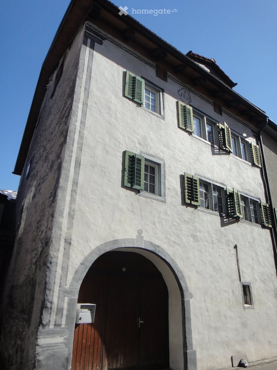 Charmantes 7.5-Zimmer-Einfamilienhaus in Felsberg – Historischer Altbau mit modernem Komfort 1
