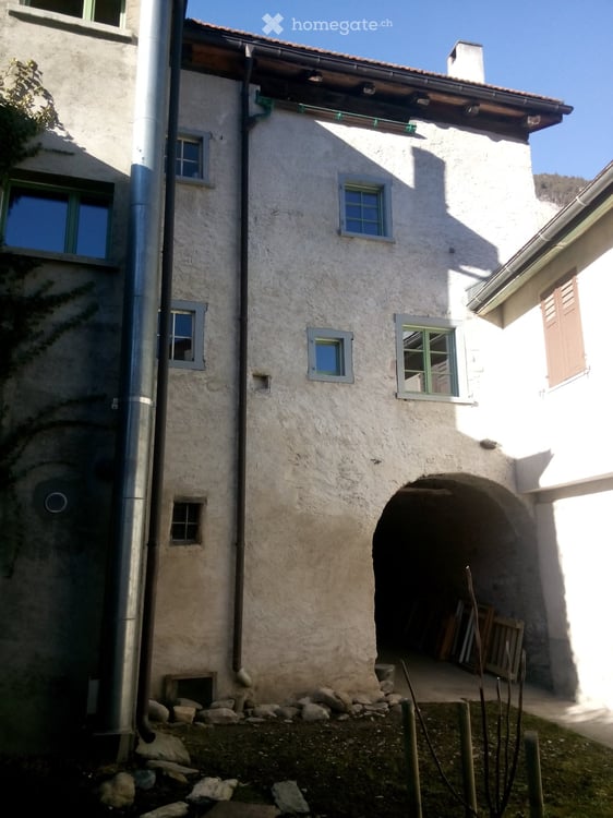 Charmantes 7.5-Zimmer-Einfamilienhaus in Felsberg – Historischer Altbau mit modernem Komfort 2
