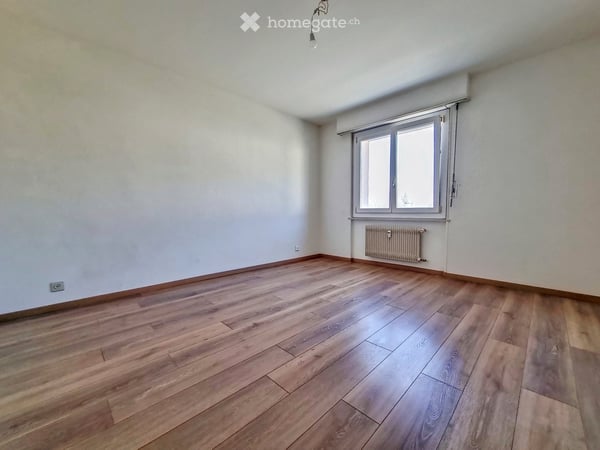 Appartement 3.5 pièces rénové avec balcon à Sierre 1