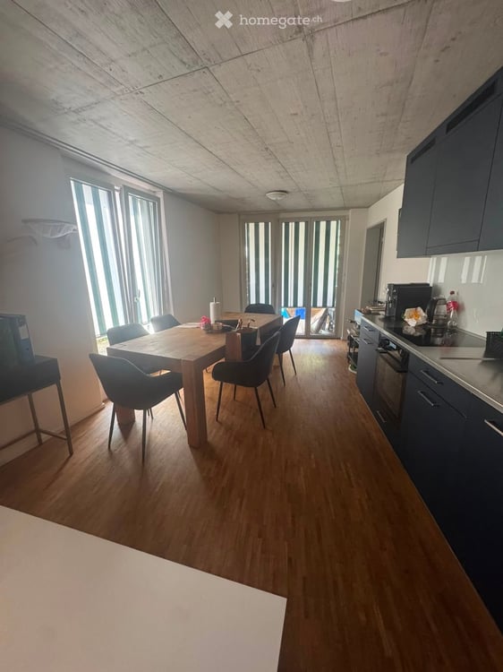schöne 2.5 Zimmer-Wohnung in Seebach mit grossem Sitzplatz 3