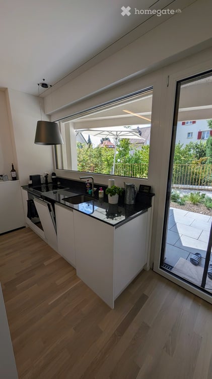 Moderne 1.5 Zimmer Neubauwohnung mit extrem viel Stauraum, Terrasse und Blick ins Grüne 2