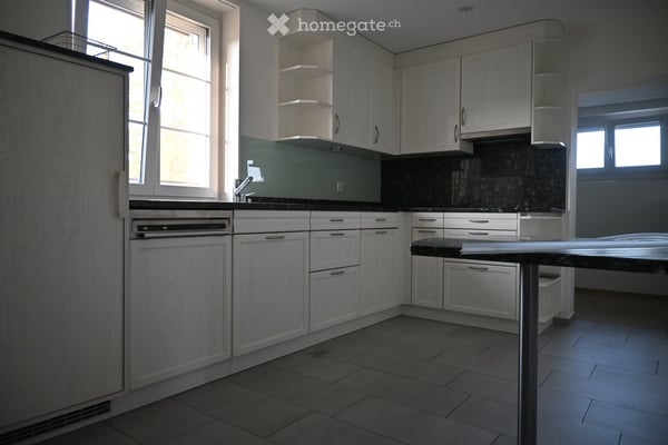 Geräumige 5.5-Zimmer-Wohnung mit Balkon in Dinhard 2