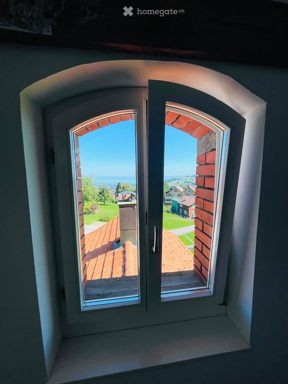 Charmante 3.5-Zimmer-Dachwohnung im Altbau – Speicher AR 5