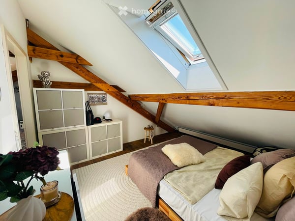 Charmante 3.5-Zimmer-Dachwohnung im Altbau – Speicher AR 8