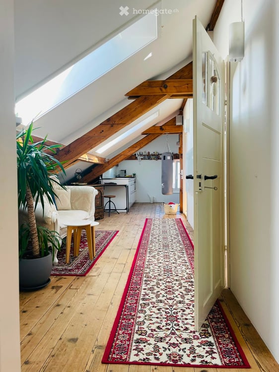 Charmante 3.5-Zimmer-Dachwohnung im Altbau – Speicher AR 10