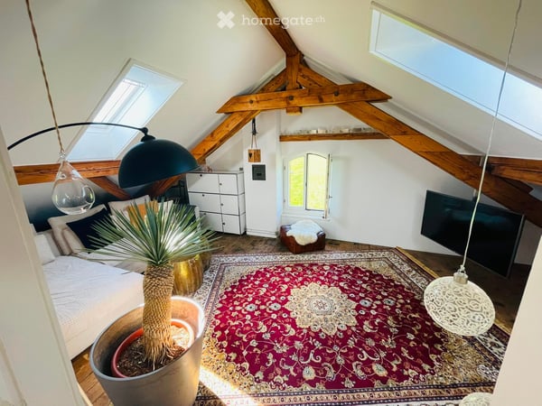 Charmante 3.5-Zimmer-Dachwohnung im Altbau – Speicher AR 9
