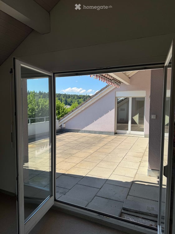 Exklusive  4½-Zimmer-Dachwohnung mit 125 m² Wohnfläche und 30 m² Sonnenterrasse an zentraler Lage 3