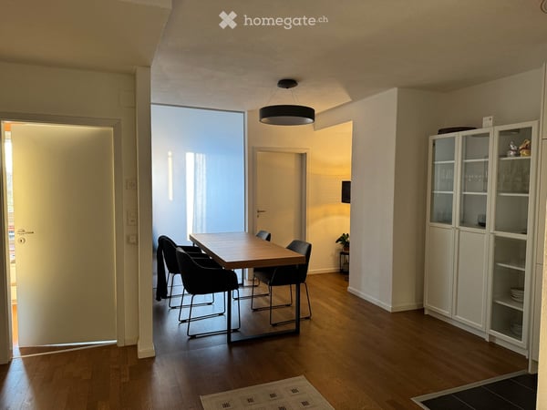 Helle 3.5-Zimmer-Wohnung mit Balkon und schöner Aussicht in Zürich-Witikon,teils mobiliert. 11