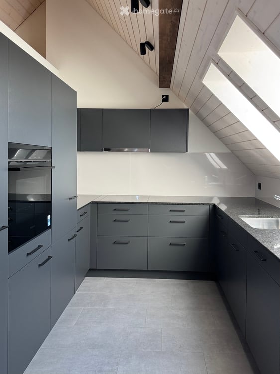 Charmante 2.5-Zimmer-Dachwohnung in Mägenwil 3