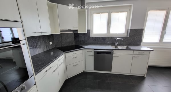 Charmante 4.5-Zimmer-Wohnung mit Balkon und schöner Aussicht in Beringen 5