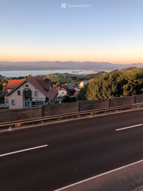Topmoderne 4.5 Zimmerwohnung mit atemberaubendem Weitblick 9