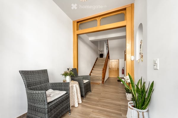 Gepflegte 3.5-Zimmer- und 4.5-Zimmer-Maisonettewohnung an zentraler Lage in Glarus 2
