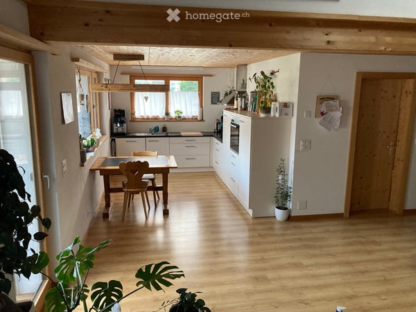 Geräumige 4.5-Zimmer-Maisonettewohnung an zentraler Lage in Schiers / GR 1
