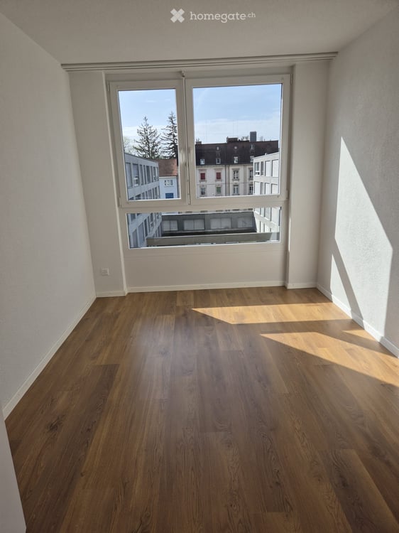 Helle 3.5-Zimmer-Wohnung mit Loggia, nahe Stadtzentrum in Biel/Bienne 4