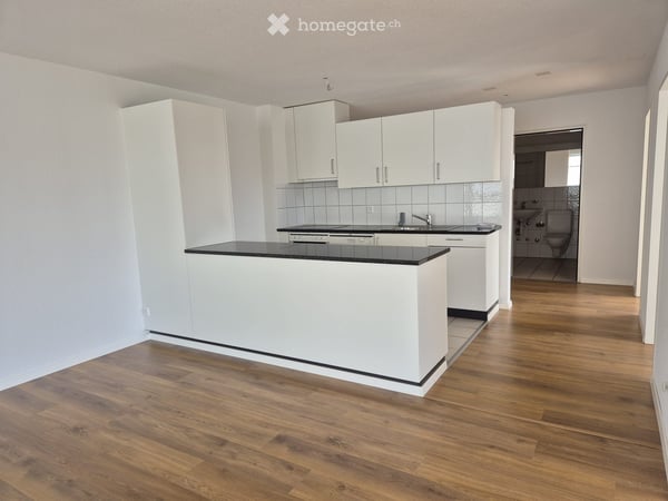Helle 3.5-Zimmer-Wohnung mit Loggia, nahe Stadtzentrum in Biel/Bienne 2