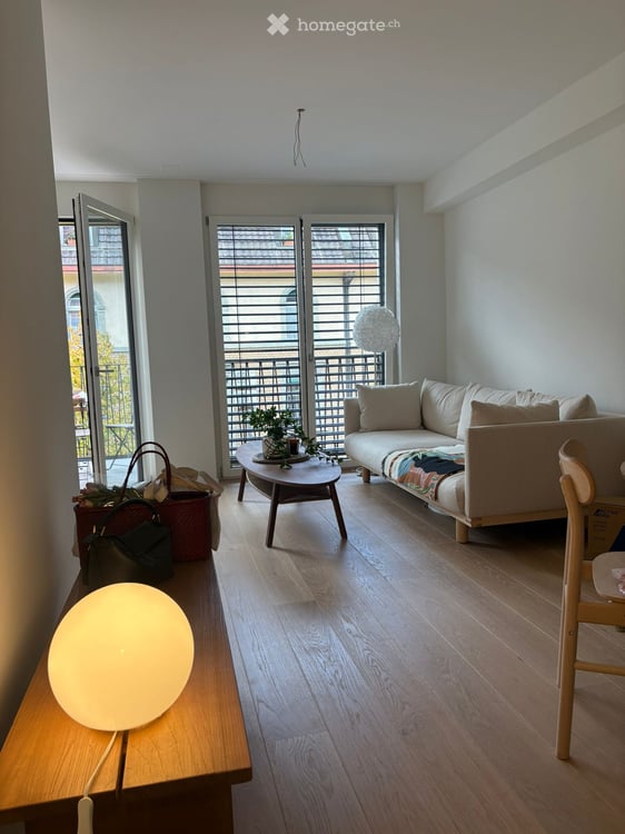 Bright Flat in one of Zurich's most connected addresses · Available Immediately or by Arrangement 4