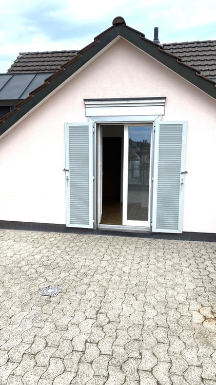 Charmante 2.5-Zimmer-Dachwohnung mit Stadtblick in St. Gallen 5