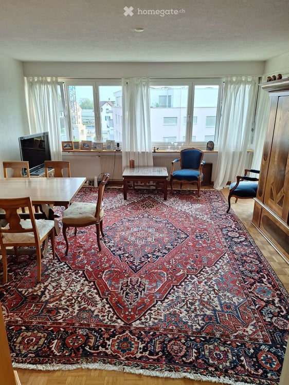 Günstige 4.5-Zimmer-Wohnung mit Balkon und schöner Aussicht in Tann 3