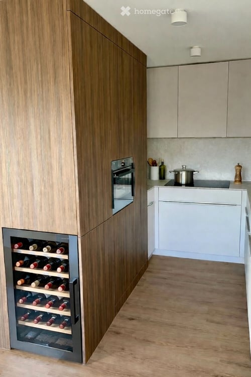 Hochwertig renovierte 2.5 Zi-Wohnung, inkl Einstellplatz, nähe Bahnhof 3