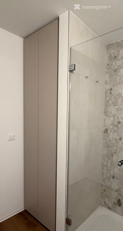 Hochwertig renovierte 2.5 Zi-Wohnung, inkl Einstellplatz, nähe Bahnhof 11
