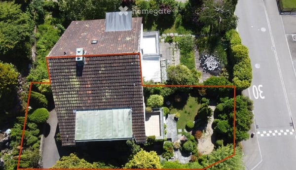 Charmante Haushälfte mit Garten und Potenzial an zentraler und ruhiger Lage in Meilen 2