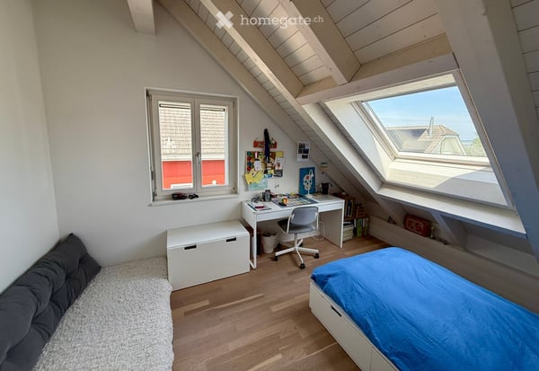 Grosses 7.5-Zimmer-Doppeleinfamilienhaus mit Weitsicht in ruhiger Privatstrasse 8