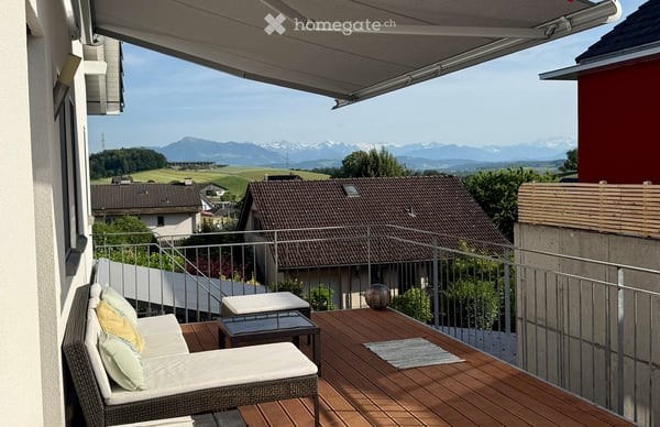 Grosses 7.5-Zimmer-Doppeleinfamilienhaus mit Weitsicht in ruhiger Privatstrasse 10