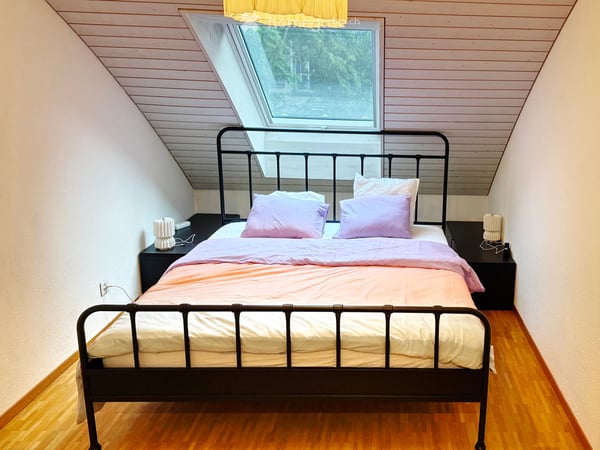 Vollmöblierte 2.5-Zimmer-Dachwohnung mit Seesicht in Thalwil, 3 Minuten vom Bahnhof 10