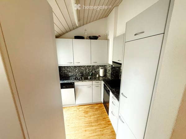 Vollmöblierte 2.5-Zimmer-Dachwohnung mit Seesicht in Thalwil, 3 Minuten vom Bahnhof 13