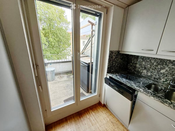 Vollmöblierte 2.5-Zimmer-Dachwohnung mit Seesicht in Thalwil, 3 Minuten vom Bahnhof 14