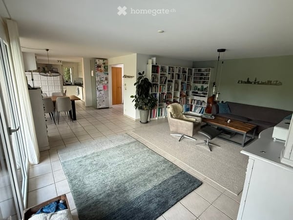 Geräumiges freistehendes Haus mit 6,5 Zimmern, Garten, Pool, Parkplatz und Keller (inkl. Hobbyraum) 2