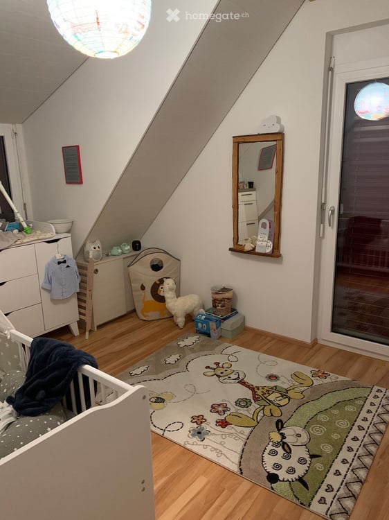 Charmante 4-Zimmer-Dachgeschosswohnung in Kefikon ZH mit sehr schöner Aussicht 11
