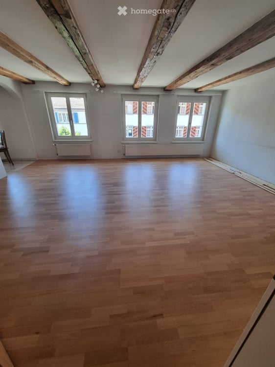 Charmante 5.5-Zimmer-Altbauwohnung in Elgg – frisch renoviert und sofort verfügbar 3