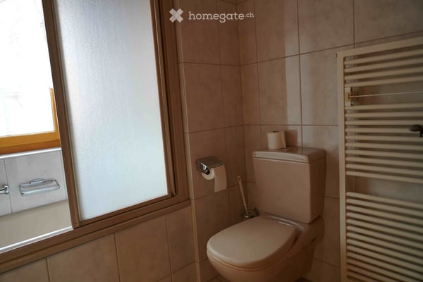 Charmante 3.5-Zimmer-Dachwohnung im Altbau an der Perlstrasse 6 in Schwanden GL 17