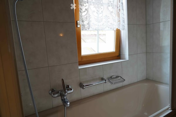 Charmante 3.5-Zimmer-Dachwohnung im Altbau an der Perlstrasse 6 in Schwanden GL 16