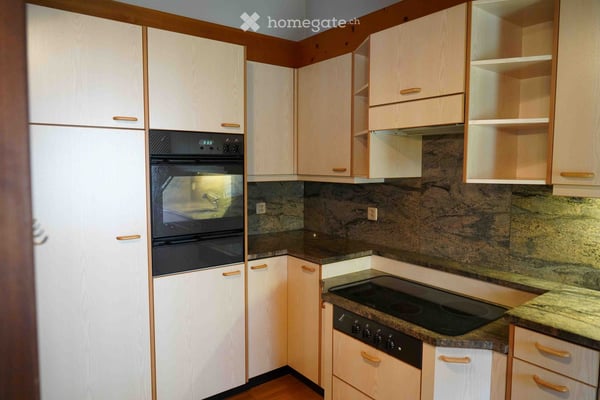 Charmante 3.5-Zimmer-Dachwohnung im Altbau an der Perlstrasse 6 in Schwanden GL 11