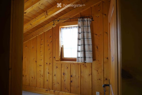 Charmante 3.5-Zimmer-Dachwohnung im Altbau an der Perlstrasse 6 in Schwanden GL 23