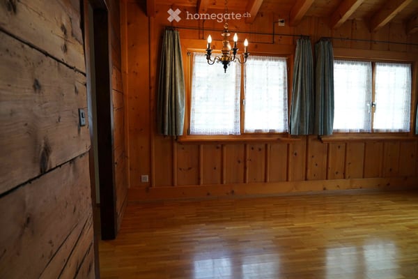 Charmante 3.5-Zimmer-Dachwohnung im Altbau an der Perlstrasse 6 in Schwanden GL 7