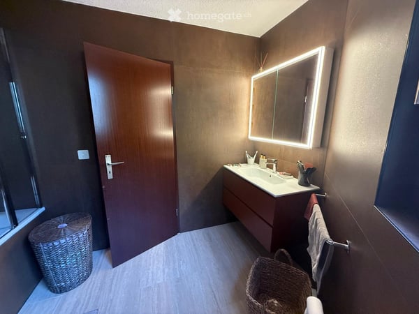 Mediterranes Wohnen am Lago Maggiore: möblierte 3.5-Zimmer-Wohnung mit Pool in Muralto 3