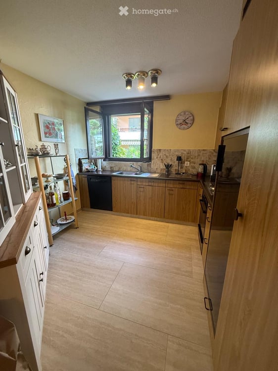 Mediterranes Wohnen am Lago Maggiore: möblierte 3.5-Zimmer-Wohnung mit Pool in Muralto 7