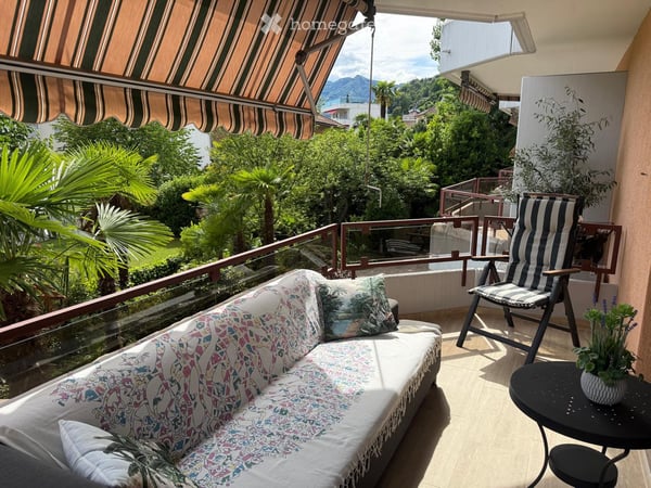 Mediterranes Wohnen am Lago Maggiore: möblierte 3.5-Zimmer-Wohnung mit Pool in Muralto 1