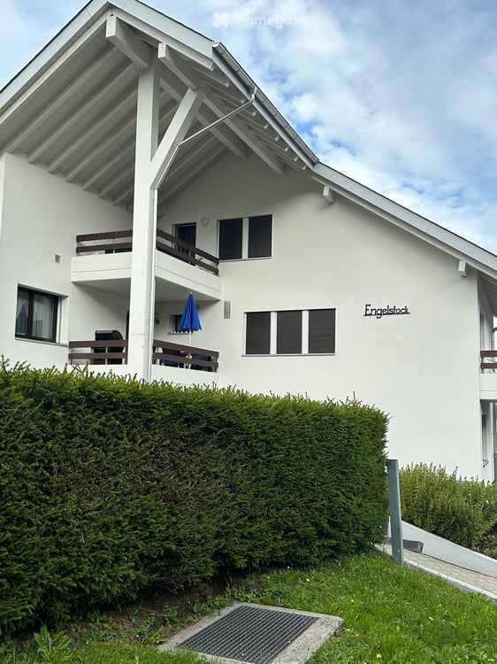 Charmante 3.5-Zimmer-Wohnung mit Balkon und schöner Aussicht in Sattel