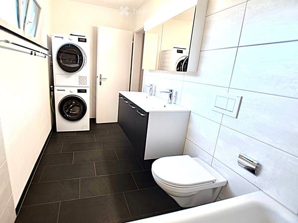 An zentrumsnaher Wohnlage überzeugt diese schöne Wohnung mit 4.5 Zimmer Wohnräumen. 9