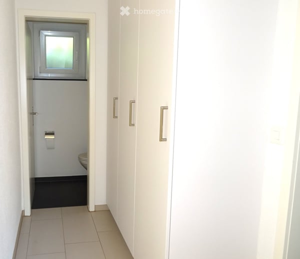 An zentrumsnaher Wohnlage überzeugt diese schöne Wohnung mit 4.5 Zimmer Wohnräumen. 10