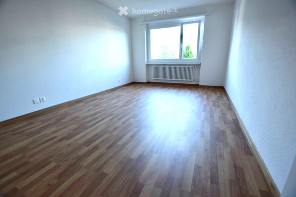 An zentrumsnaher Wohnlage überzeugt diese schöne Wohnung mit 4.5 Zimmer Wohnräumen. 8