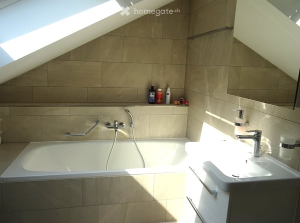 An zentrumsnaher Wohnlage überzeugt diese schöne Wohnung mit 3.5 Zimmer Wohnräumen. 9